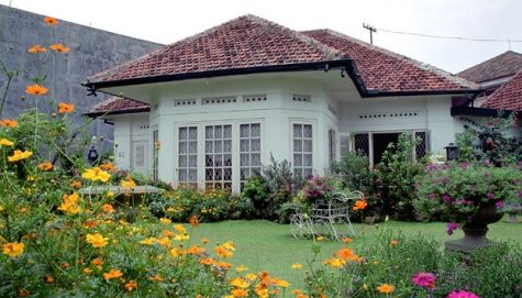 kreasi taman rumah gaya belanda