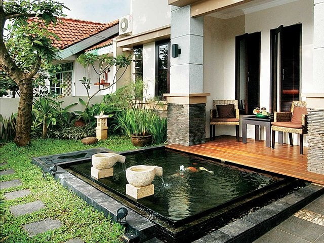 model taman rumah dengan kolam ikan